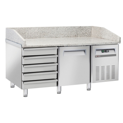 Table frigo pizzeria, 1 porte EN 600x400, 5 tiroirs neutres EN 600x400, sur roues, 2 avec freins WR-PZ15-51